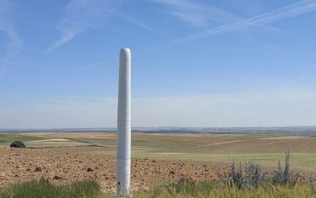 The bladeless wind turbine that produces energy.